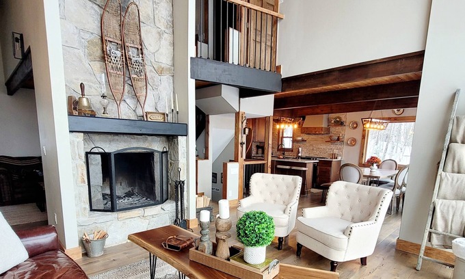 Andover House | Beautiful West-Facing Home with Amazing Mountain & Sunset Views, Fireplace