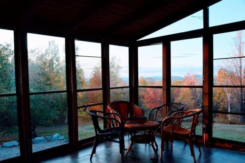 Jefferson House | Beautiful White Mountain Cottage with Hot Tub