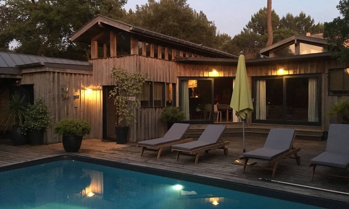 L'Herbe Villa | Beautiful wooden villa with heated swimming pool, in a peaceful setting between the lake and the ocean.