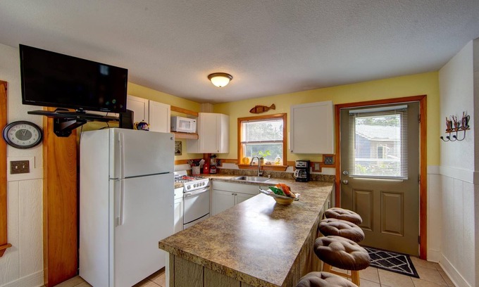 Frisco Apartment | Beautiful wooded lot.Two minutes from the Atlantic Ocean and Pamlico Sound.