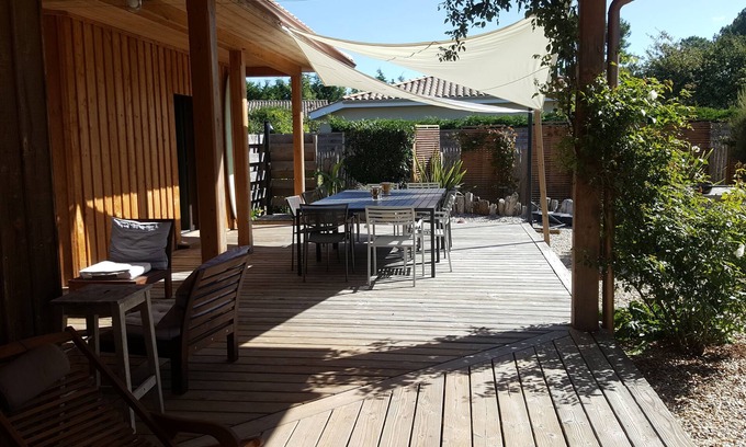 Vensac Villa | beautiful wooden villa 800 meters from the beaches and amenities. Accepted animals.
