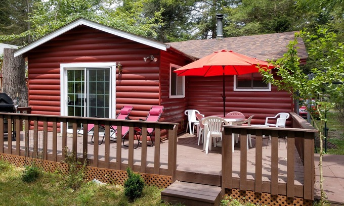 Smallwood House | Beautiful woodland cabin with all new furniture, linens, electronics, appliances