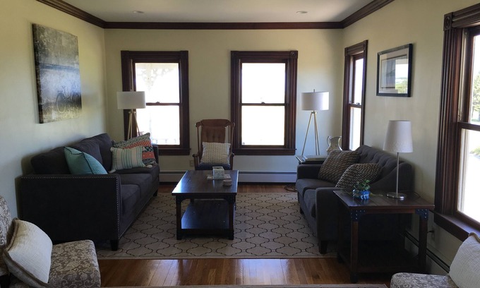 New Shoreham House | Beautiful year-round 4-bedroom close to town and beaches!