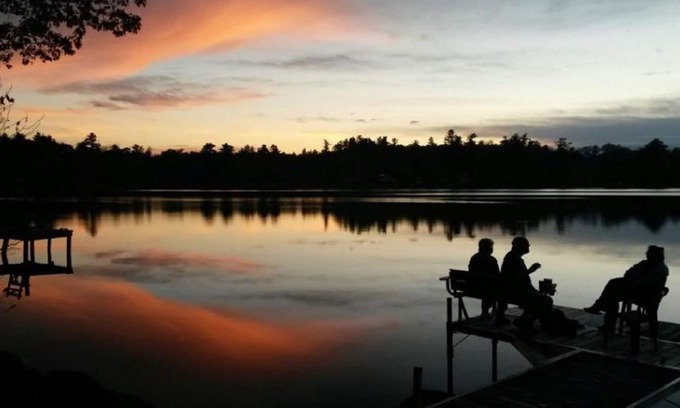 Manchester Cottage | Beautiful Year-Round West Facing Cottage on Maine Lake with Dock