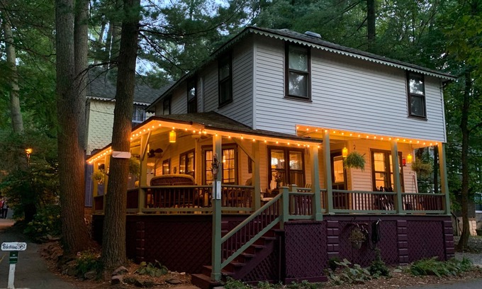 Mount Gretna Heights Cottage | Beautiful Yr Round Cottage Great Porch, Heart of MTG, Near Hershey, Lititz, Lanc