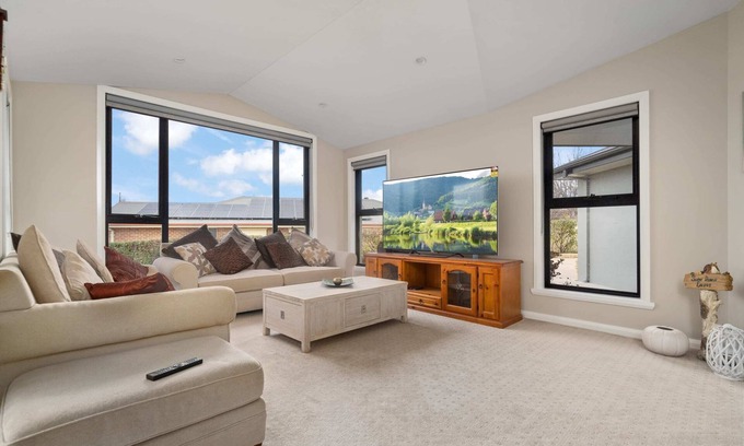 Llanarth House | Beautifully Appointed Spacious & Cosy 4 Bedroom Home
