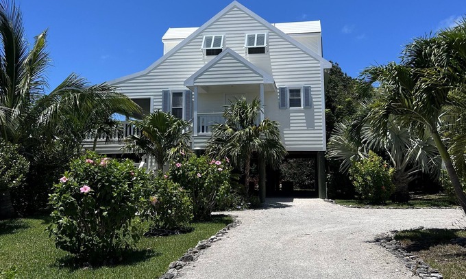 Spanish Wells House | Beautifully Decorated 3-Bedroom House, A 5-Minute Walk From The Beach.