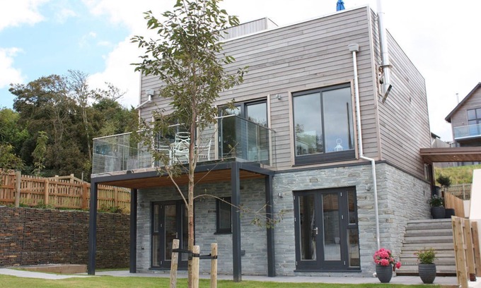 Talland House | Beautifully decorated "Sea Shack", with large sun roof terrace and large private hot tub.