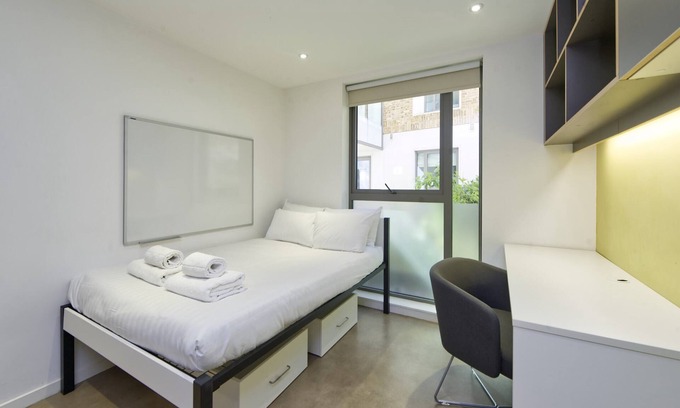 Ravenscourt Park Apartment | Beautifully Designed Student Studio in London