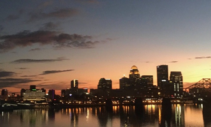 Clarksville Condo | Beautifully Furnished Lakeside Condo within View of Downtown Louisville