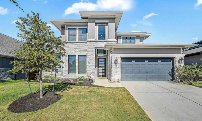 Austin House | Beautifully Furnished Dog-Friendly Home