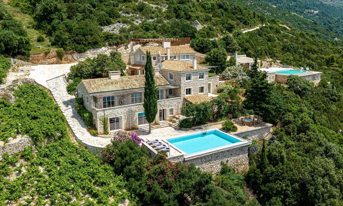 Orebic House | Beautifully located in a fairytale part of Pelje.