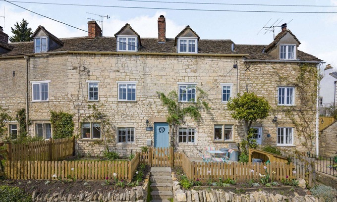 Inchbrook Cottage | Beautifully presented dog friendly holiday cottage in the Cotswolds - Peppercorn Cottage