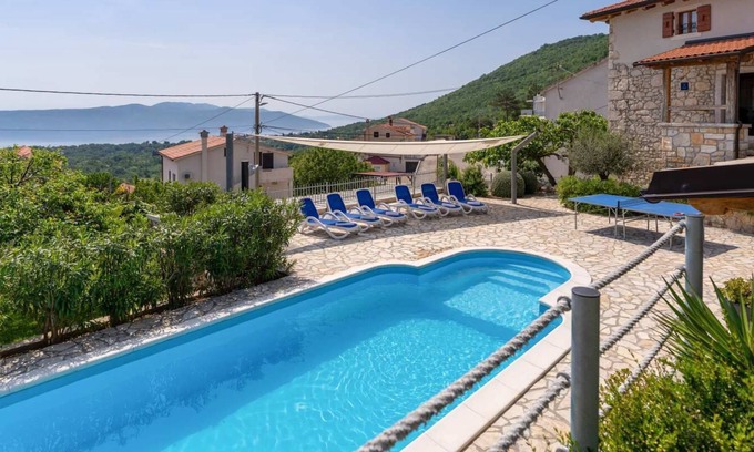 Martina Villa | Beautifully renovated holiday home on a small hill with wonderful sea view