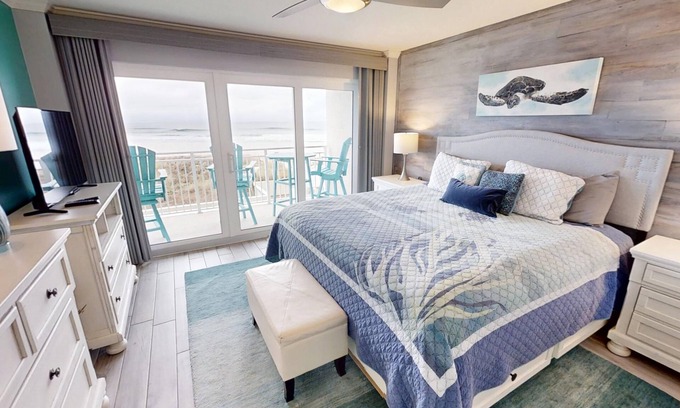 Thomas Drive Condo | Beautifully renovated Master on Gulf Free round of Golf & Activities Daily!