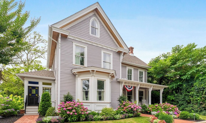 West Cape May House | Beautifully Remodeled Historic Designer 6 Bedroom/Walk to Beach/City/Restaurants