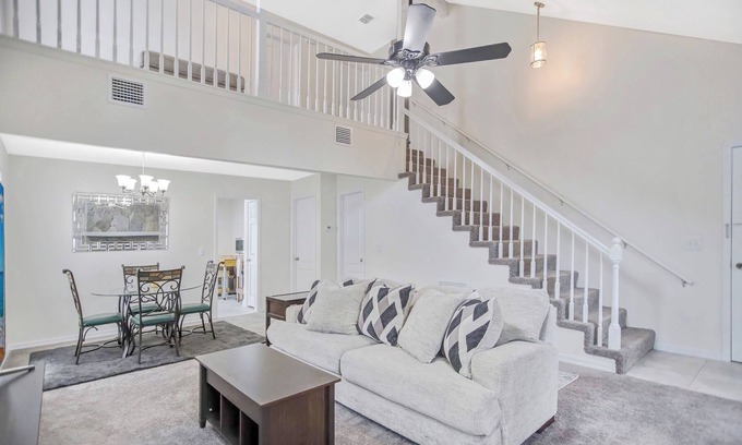East Arlington House | Beautifully Remodeled Lakefront Townhome