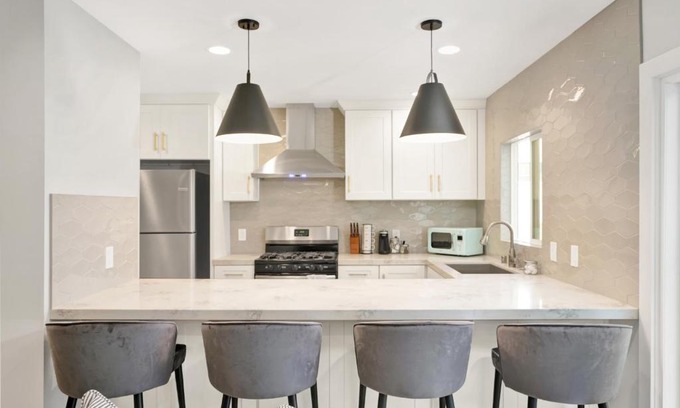 Fullerton House | Beautifully Remodeled House 5 miles to Disney