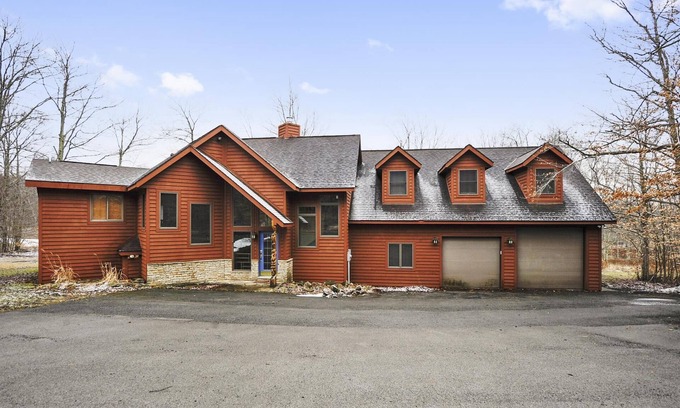 Timberline House | Beautifully renovated has everything you need to stay on the Sunnyside!