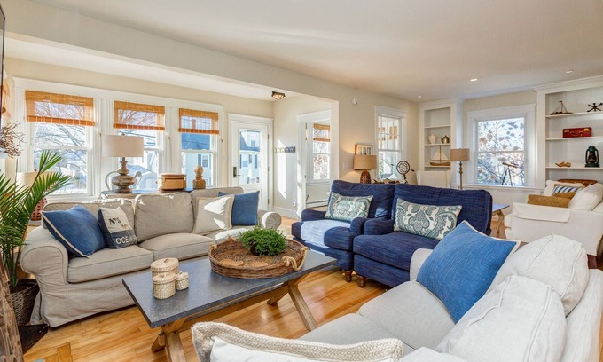 Willard House | BEAUTIFULLY Renovated: 6 min to DT Portland, 3 blocks to Willard Beach.