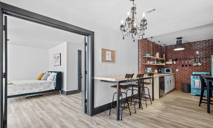Tontitown House | Beautifully renovated 1800 SF home where modern amenities meet classic style .