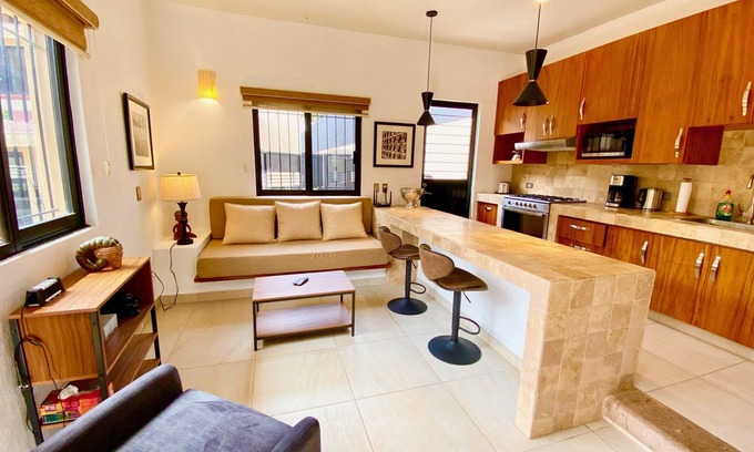 San Antonio Tlayacapan House | Beautifully Renovated Private 1 Bedroom Guesthouse - Walk to everything.