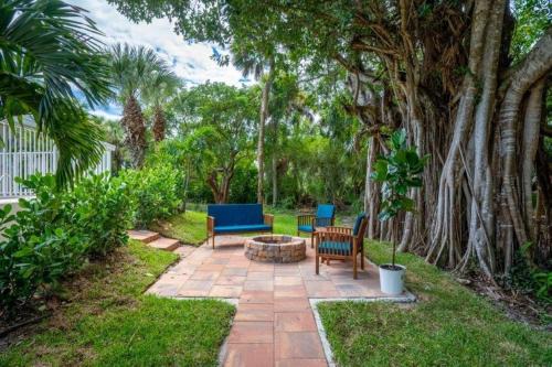 South Beach House | Beautifully Renovated 5 bedroom Vero Beach home