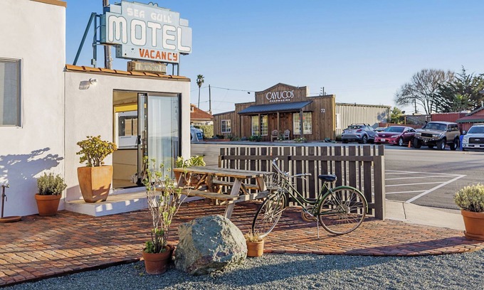 Cayucos Apartment | Beautifully Restored Family Bunk Suite, close to Downtown Cayucos, sleeps 5
