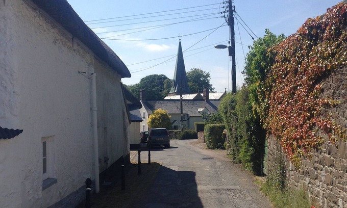 Kings Nympton Cottage | Beautifully restored thatched cottage near award winning pub - The Grove Inn