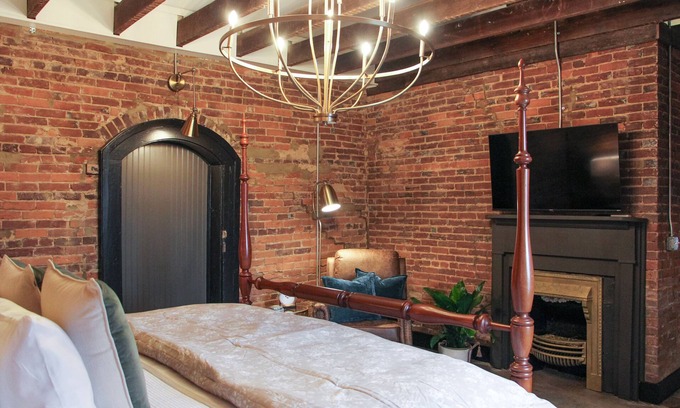 Gallatin Cottage | Beautifully Restored Historic Guesthouses /Boutique Finishes /Close to Nashville