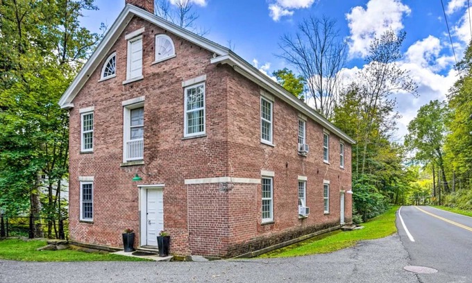 Stockbridge House | Beautifully Restored 1820s Industrial Loft Living On A Creek