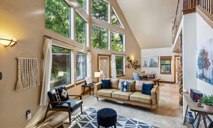 Oak Cliff House | Beautifully Secluded 3BR Home