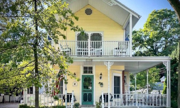 Lakeside House | Beautifully restored historic Lakeside home sleeps 12 just steps from the lake
