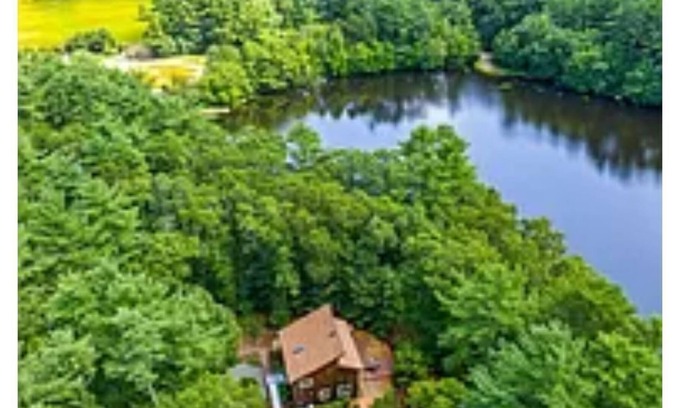 Carver Cabin | Beautifully wooded cabin on a pond- close to the city, even closer to the beach!