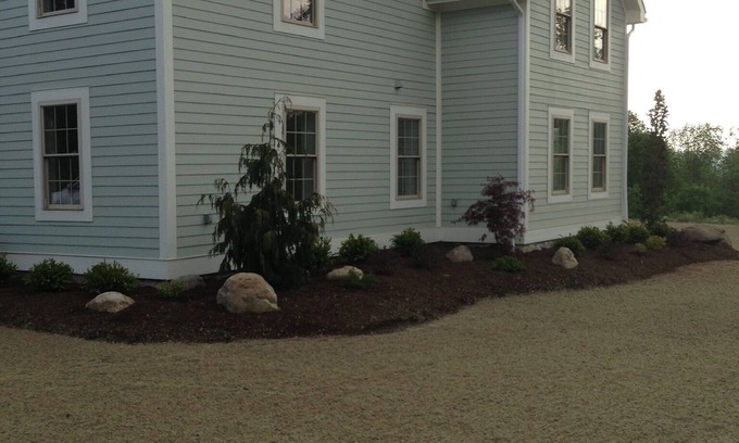 Dundee House | Beautifuly renovated 1840s farmhouse on the Keuka Lake wine trail.