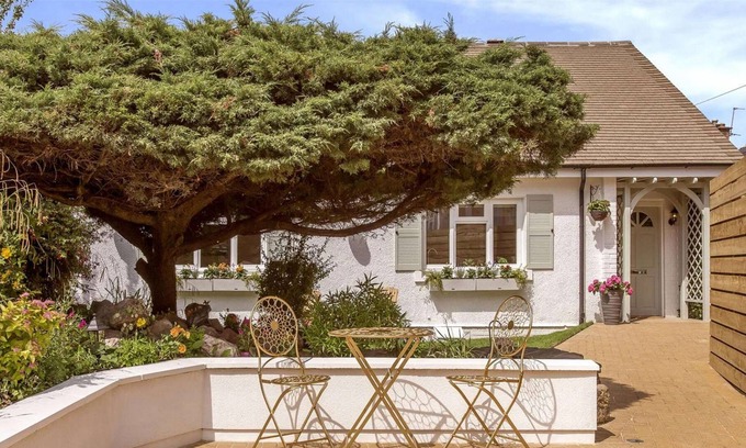 St. Tudy Villa | Beautioful House sleeps 10 guests in 5 bedrooms