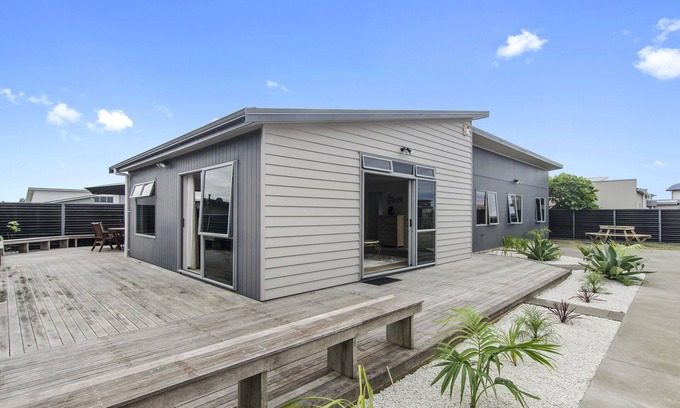 Ruakaka Cottage | Beauty on Bream Bay - Ruakaka Holiday Home