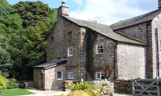 Carnforth Cottage | BECKSIDE COTTAGE, pet friendly, with open fire in Kirkby Lonsdale