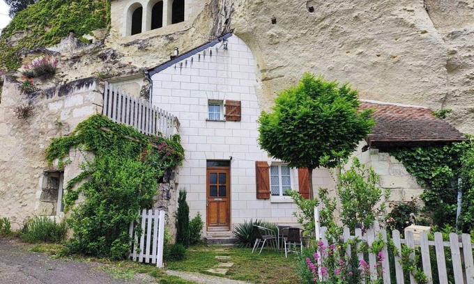 Bourre Apartment | Become real troglodytes for the duration of your stay