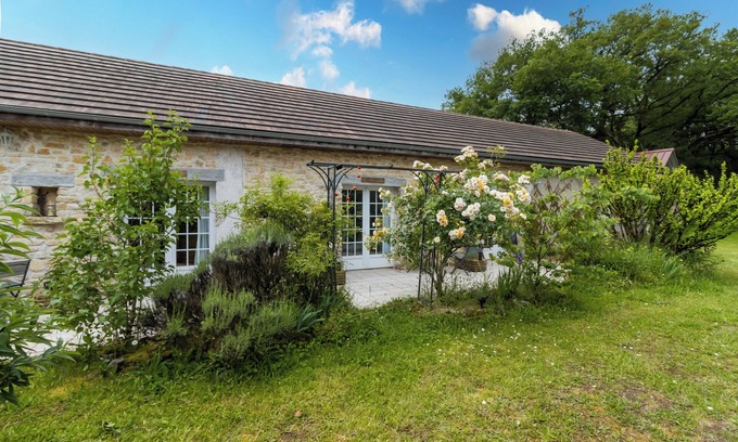 Auriac-du-Perigord Bed & Breakfast | Bed and Breakfast 'Chambre Bleuet' with Shared Terrace and Shared Garden