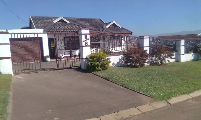 Pietermaritzburg House | Bed and Breakfast at The White House