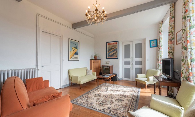 Lagarde Bed & Breakfast | Bed and Breakfast 'Chambre Mathilde Et Sa Suite' with Mountain View, Shared Terrace and Wi-Fi