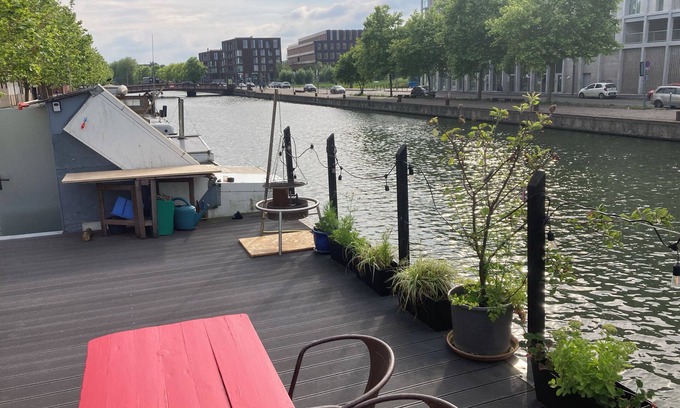 Bois Blancs Boat Rental | Bed and breakfast on a houseboat
