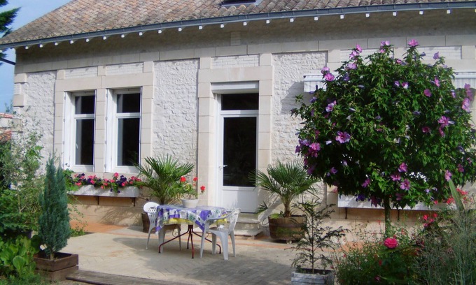Epargnes House | Bed and Breakfast sleeps 2 near Royan