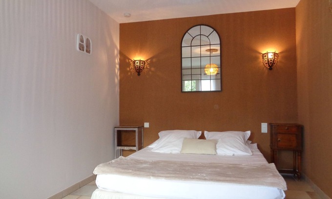 Lacoste House | Bed & Breakfast in a Farmhouse- air conditionned - Lacoste