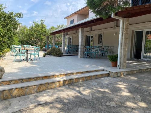 Loviste House | Bed & Breakfast Lupis