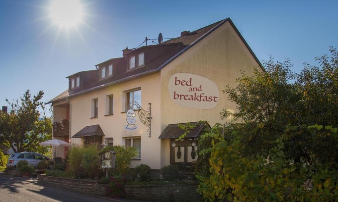 Burg Bed & Breakfast | Bed & Breakfast Sandra Müller