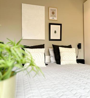 Sneek House | Bed & Breakfast Waterpoort - incl licht ontbijt en parking