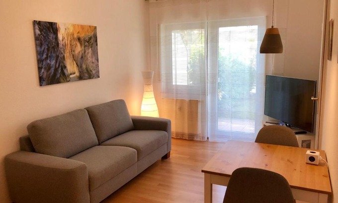 Giessen Apartment | Bed & Kitchen