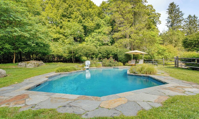 Bedford House | Bedford Retreat: 15 Mi to Long Island Sound